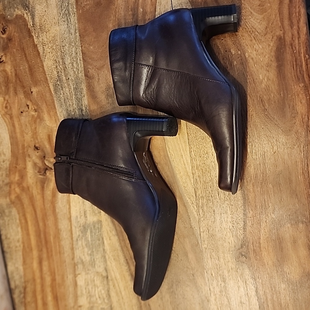 White Mountain Ankle Boots